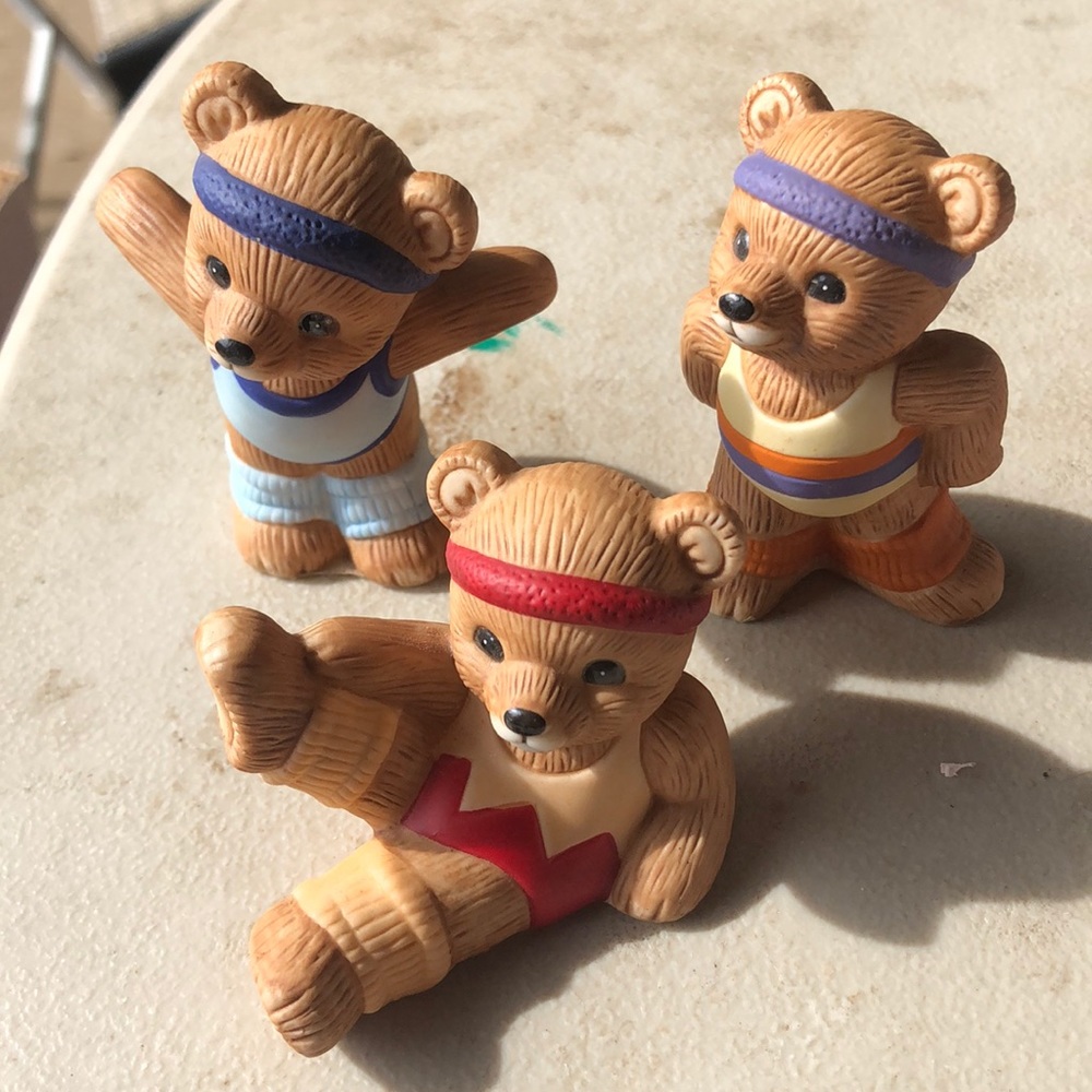 Vintage home interior bears